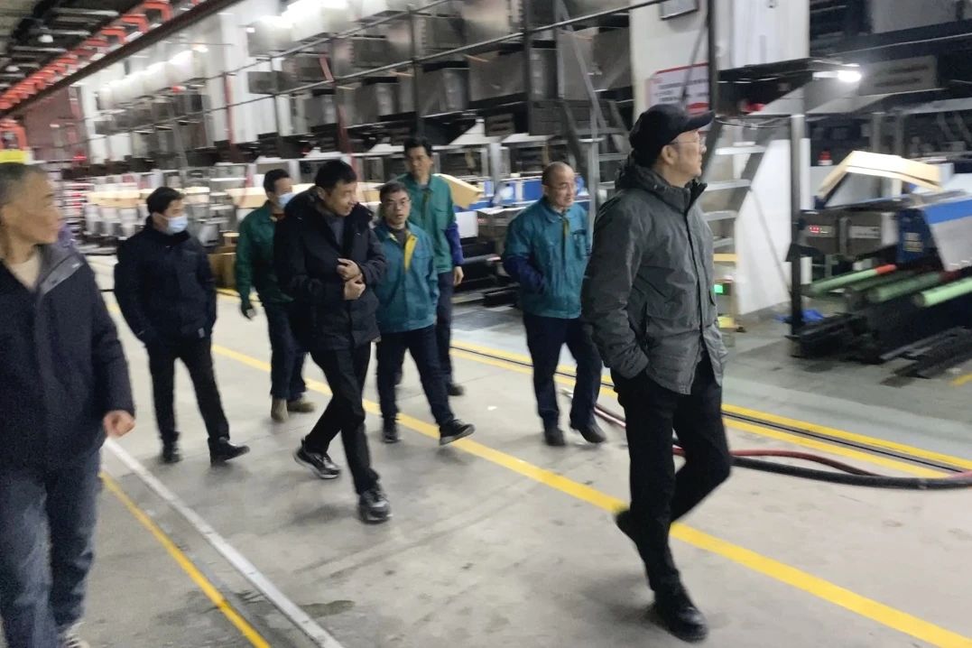Changshu Poliester izvaja varnostne preglede, preden nadaljuje z delom