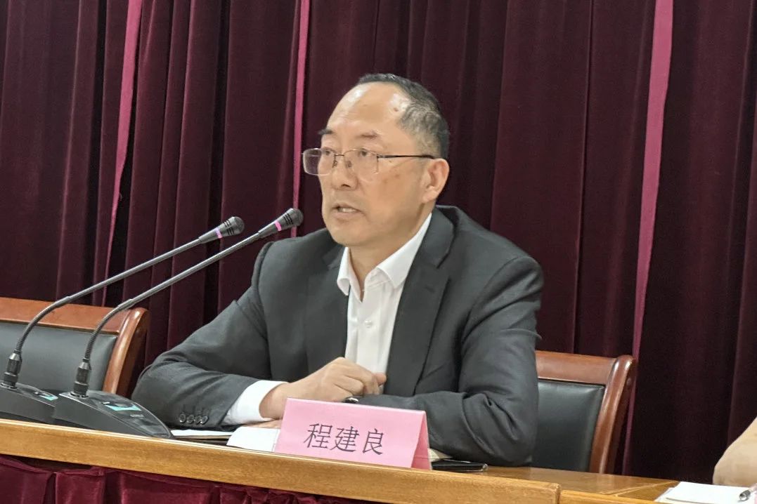 Changshu Poliester se je sestal za kadre na srednji ravni, inženirstvo in tehnično osebje ter marketinško osebje