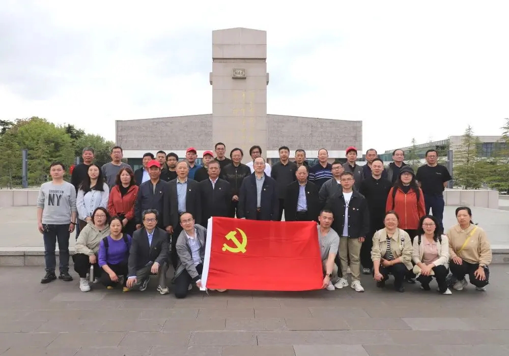 Podružnica stranke Changshu Polyester Co., Ltd. organizira obisk spominske dvorane nove četrte vojske Yancheng